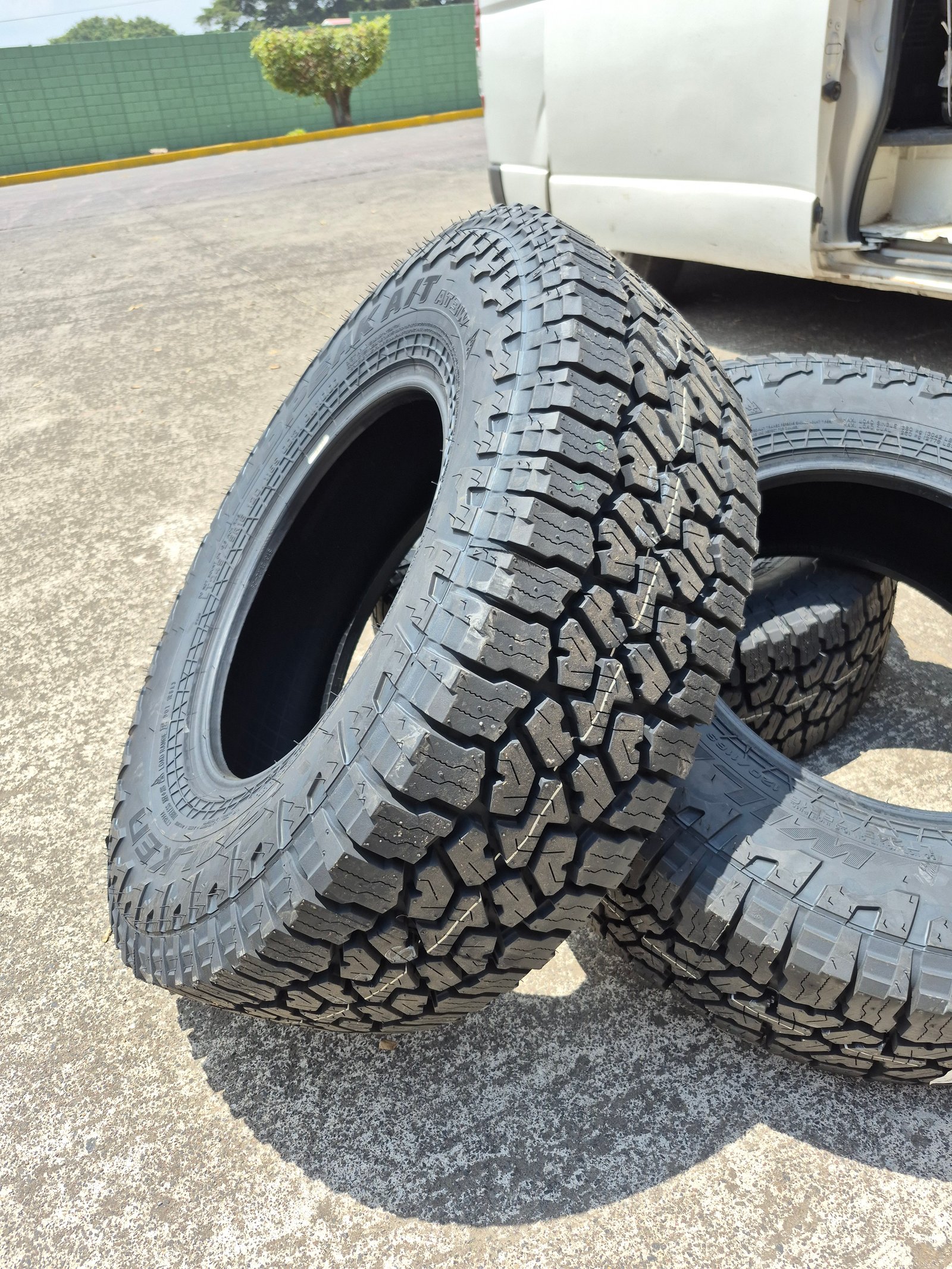 Vista 4 de FALKEN WILDPEAK A/T3W 245/70R16