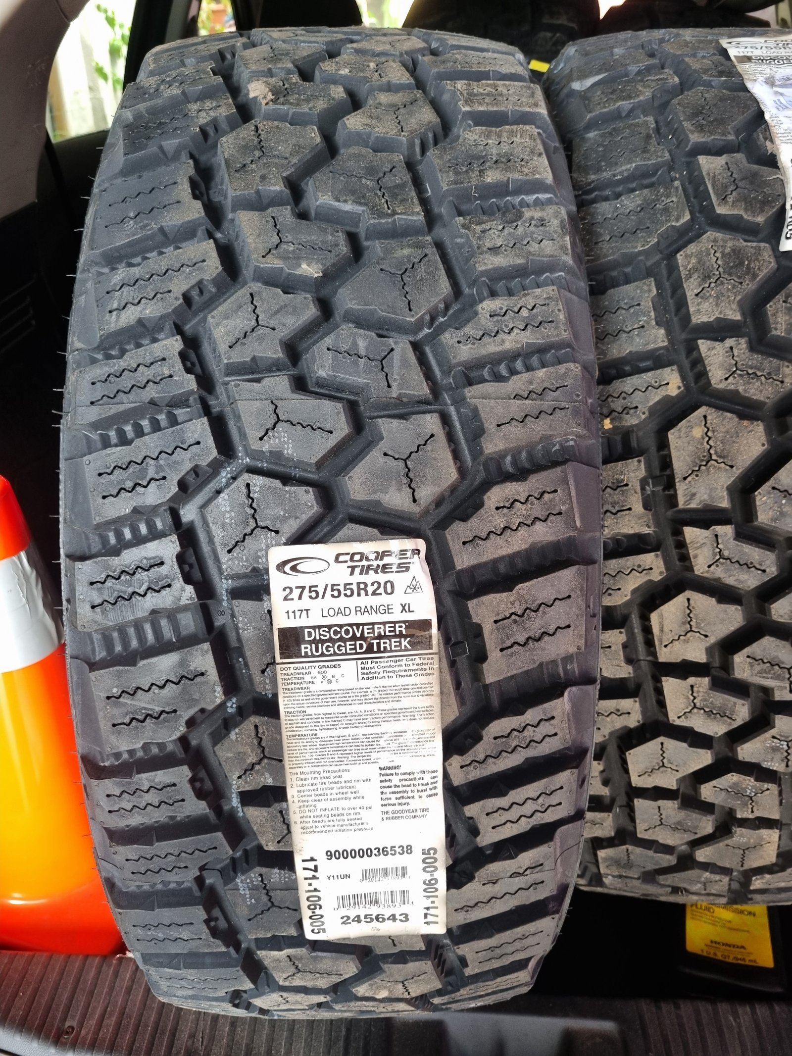 Vista 2 de COOPER DISCOVERER RUGGED TREK 275/55R20 USA
